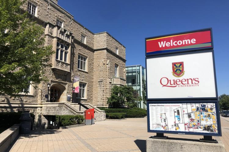 Queen's U welcome sign