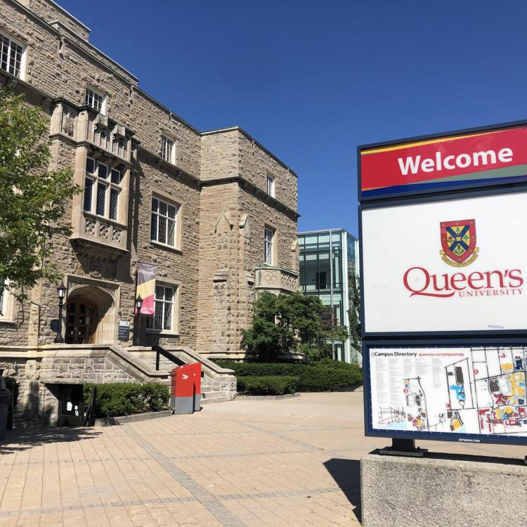 Queen's U welcome sign