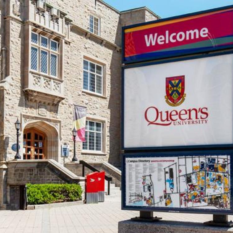 Queen's U welcome sign
